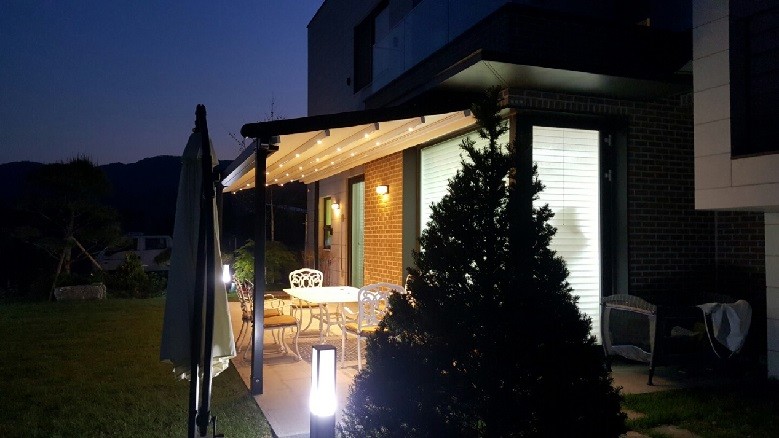 Private Residence Retractable Awning Automatic Shade Awnings 0.6mm Thickness Fabric