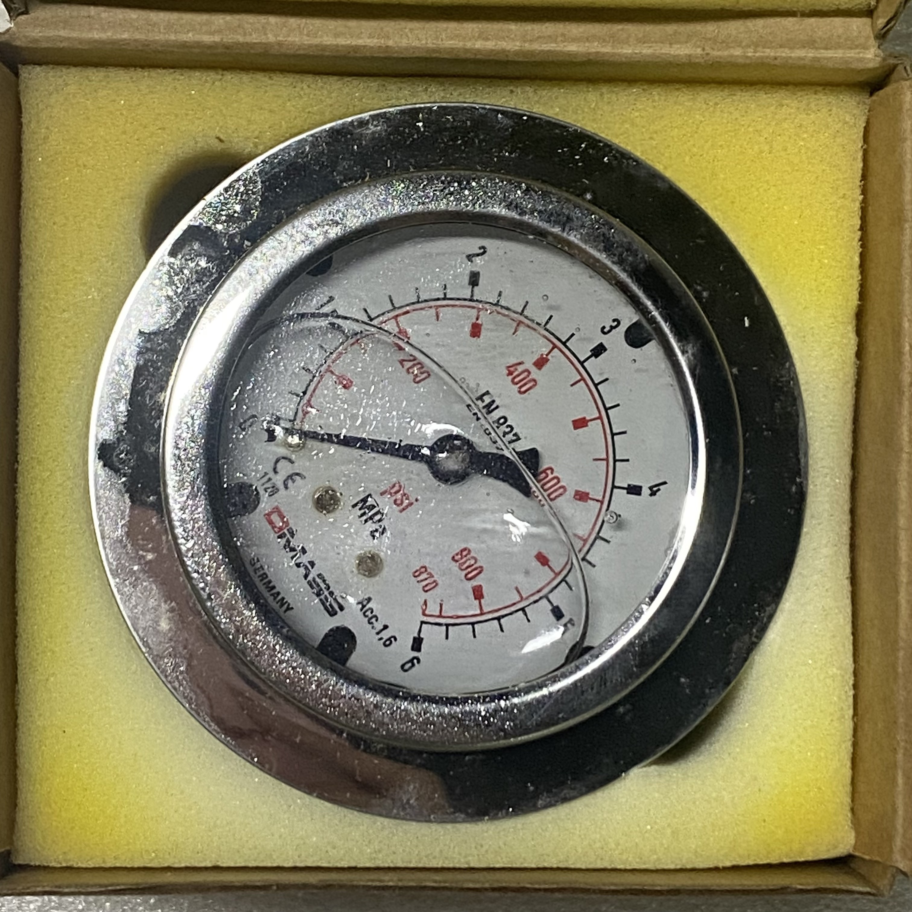 Pressure Gauges MBB06U-60-1-Z-Z-Z 60Mpa Sany Concrete Pump Parts Standard Sizes