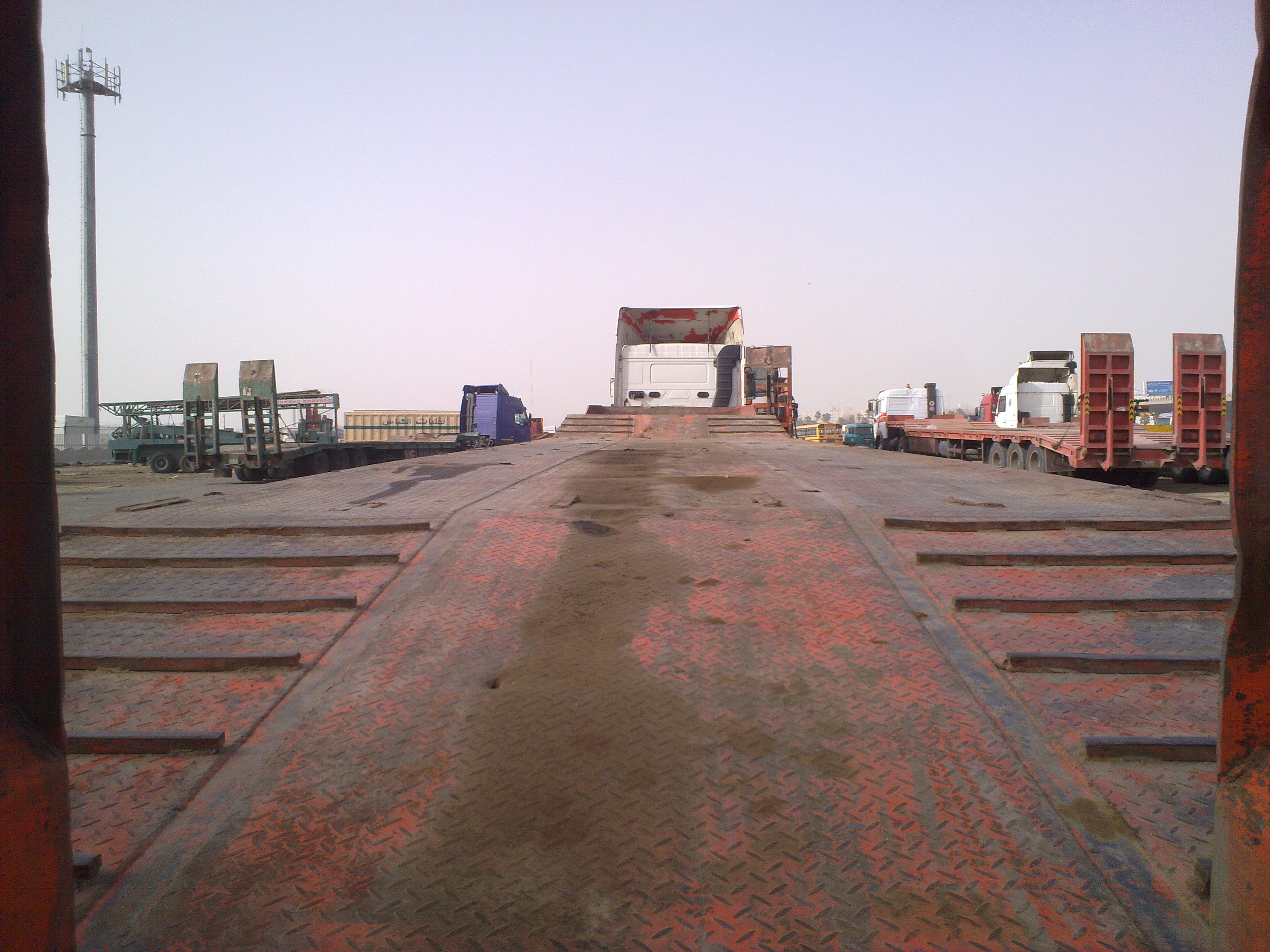 Hydraulic Flat Bed Semi Trailer , Low Bed Truck Trailer For Machine Transport