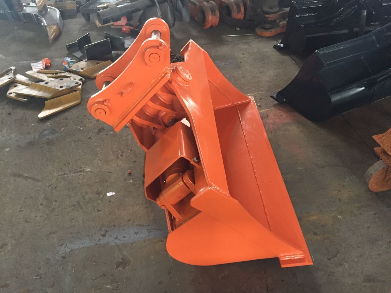 90 Degree Excavator Tilt Bucket Attachment Q355B NM400 Material Excavator long arm EC480