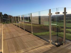 China Customizable Aluminum Frameless Glass Fence For Modern Architecture wholesale