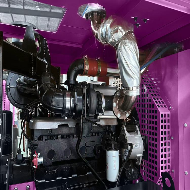 High Pressure 154KW Screw Type Air Compressor Machine Portable