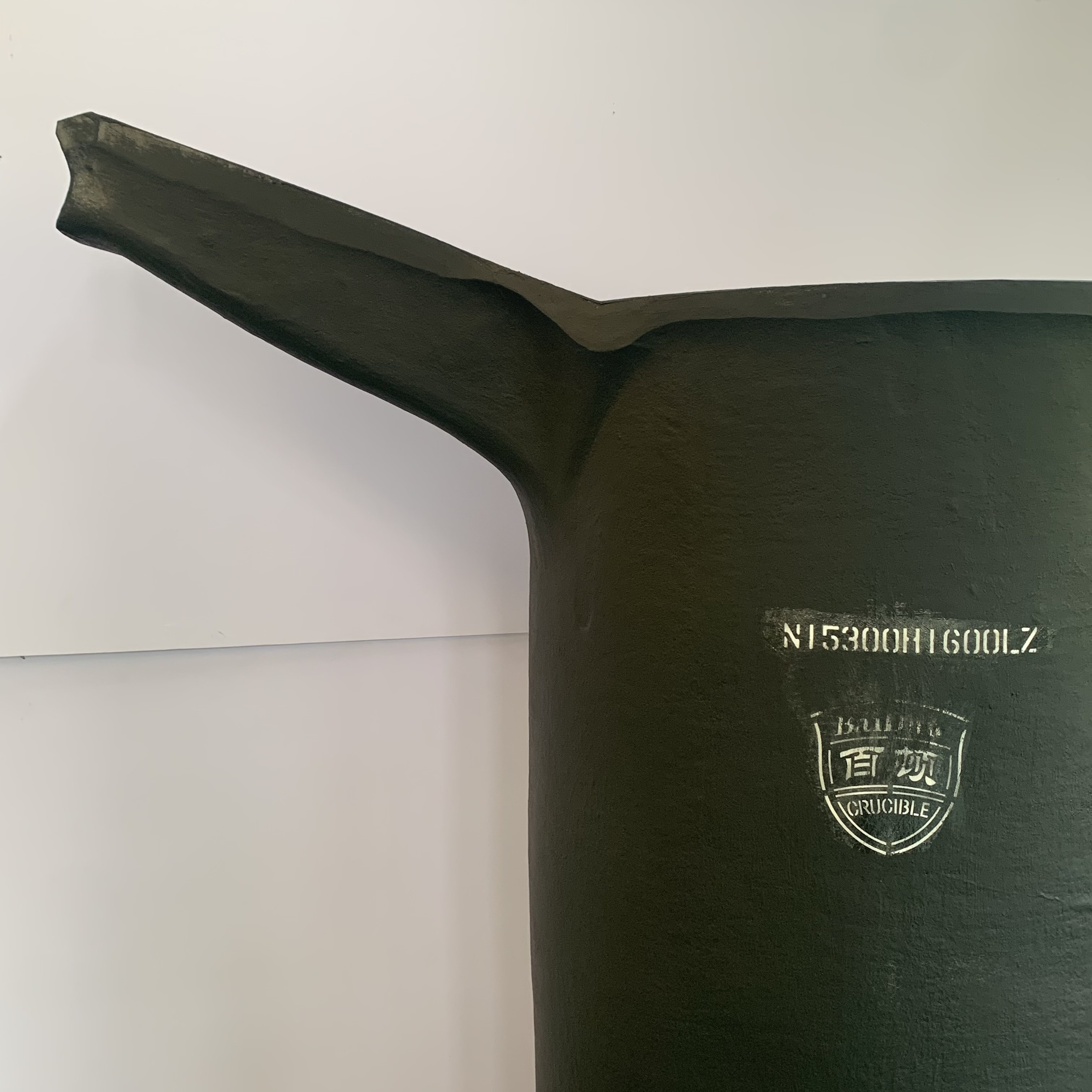 Customized Crucible With Pouring Nozzle Silicon Carbide Graphite Melting Crucible