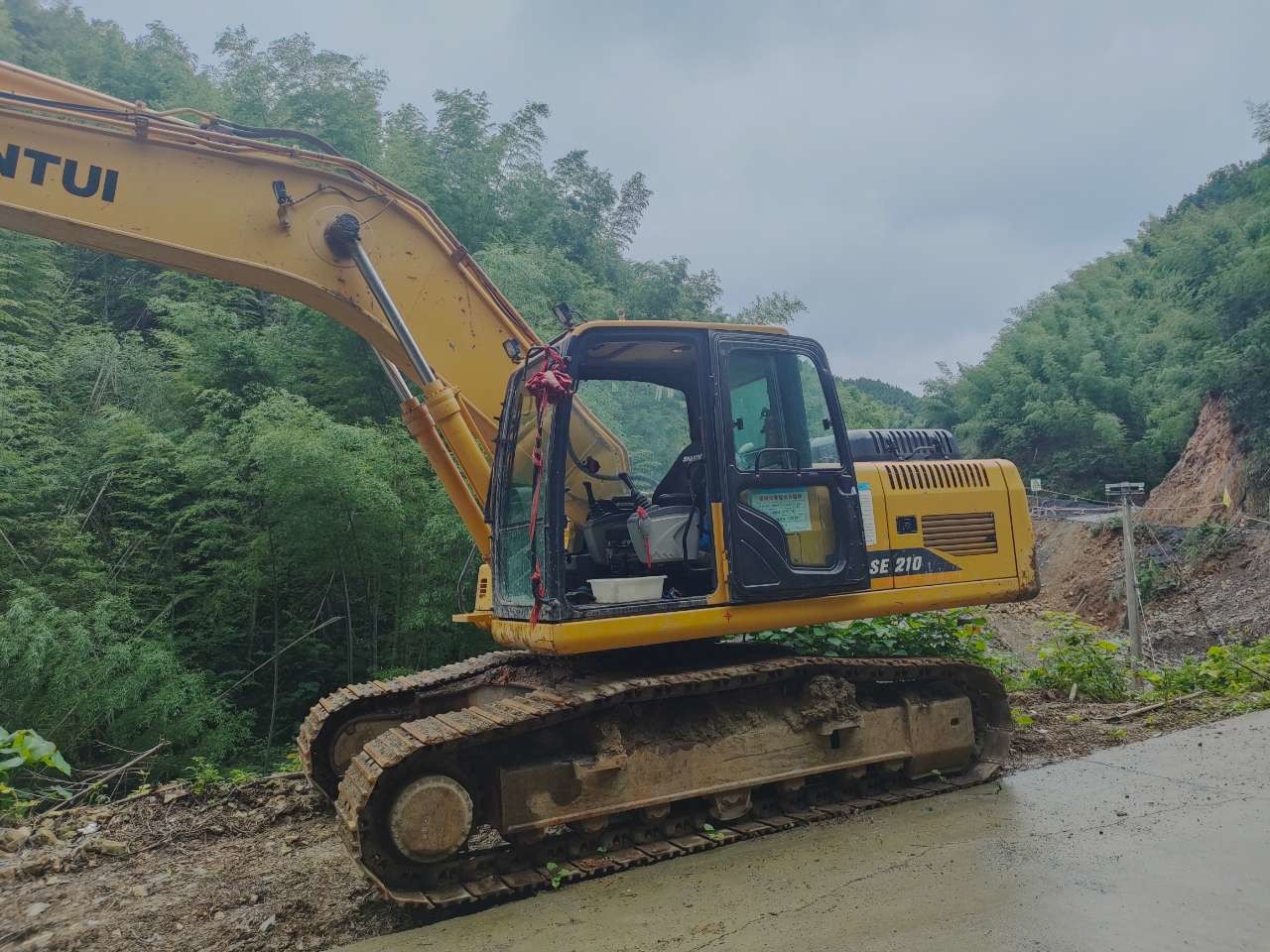Shantui Se305LC Se305lcw Hydraulic 30 Ton Medium Crawler Excavator with Spare Parts