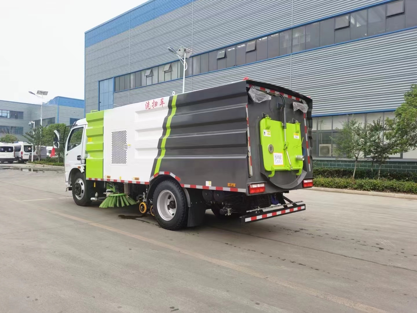 8T10T12T Vacuum Road Sweeper With Water tank Suitable for Urban Street and Airport Runway Cleaning Trucks