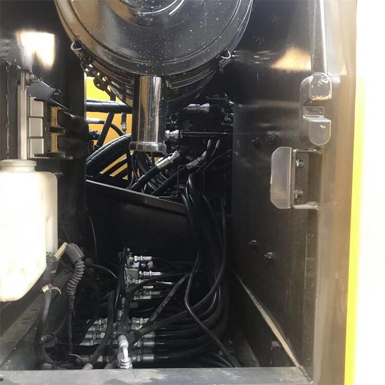 Lower Used Volvo EC210 Excavator in Shanghai Original Hydraulic Pump Made in Korea