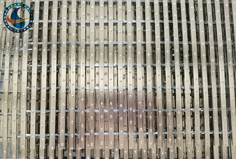 High Efficiency Linear Wedge Wire Screen Non Slip Spotted