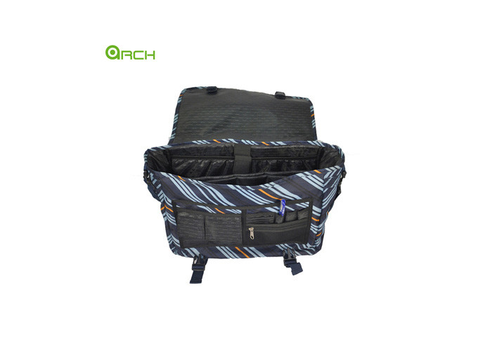 Hidden Pocket 600D Sustainable Messenger Bag With Durable Printing Material