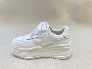China Autumn White Canvas Trainers Heightening Womens White Leather Casual Sneakers wholesale
