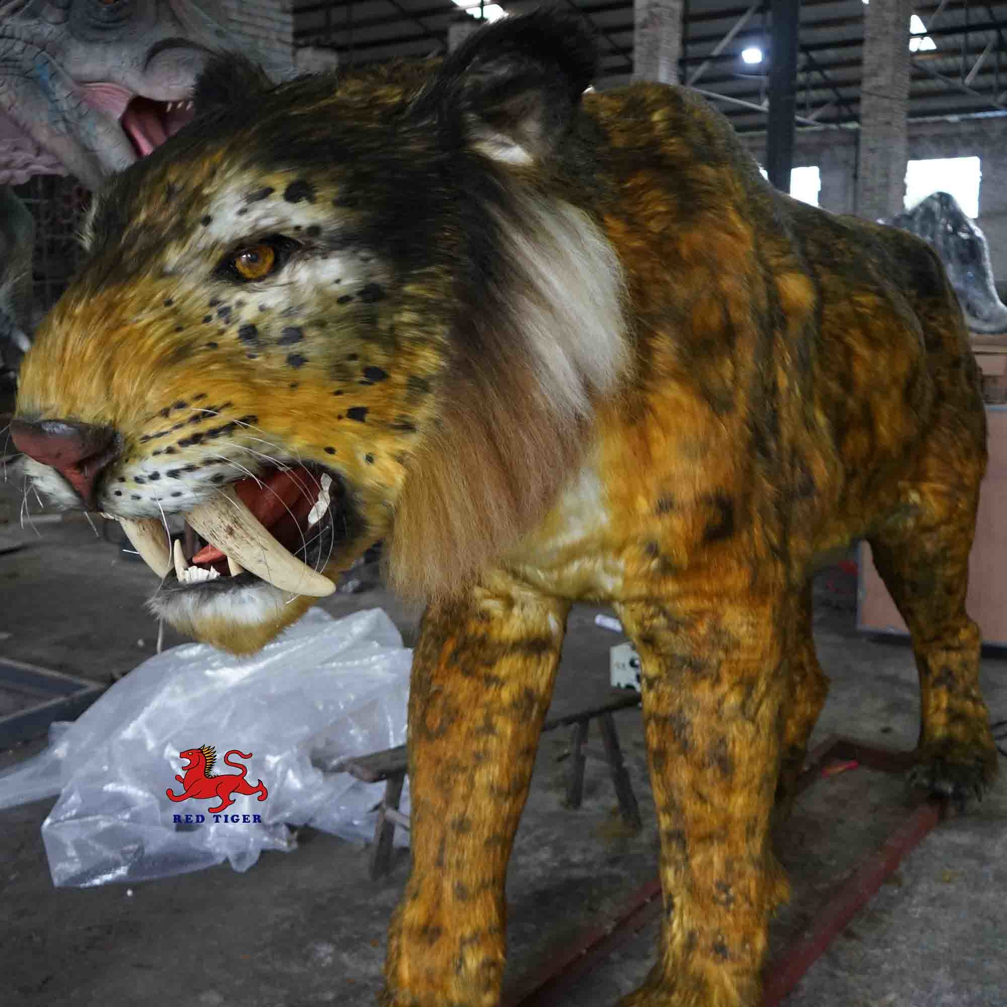 Full Size Animatronic Saber Toothed Cat Weatherproof For Theme Park