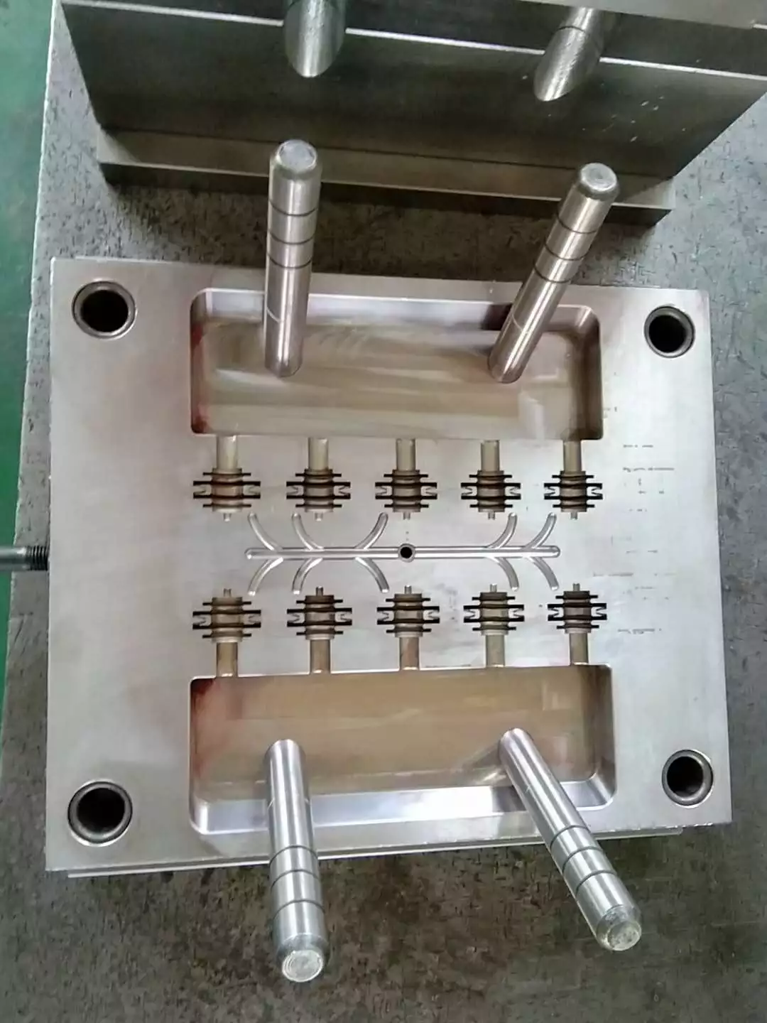 Custom Mold Plastic Injection Molding Service Professional Design and Manufacturing
