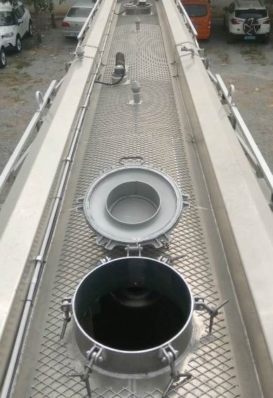 CIMC New 6x4 Manual Fuel Tanker Truck Steel Diesel Engine Manual Transmission Type Storage for Oil
