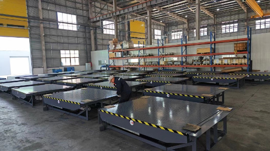 CE-Approved 10ton/15ton/20ton 6′ X8′ Hydraulic Dock Leveler / Loading Bay