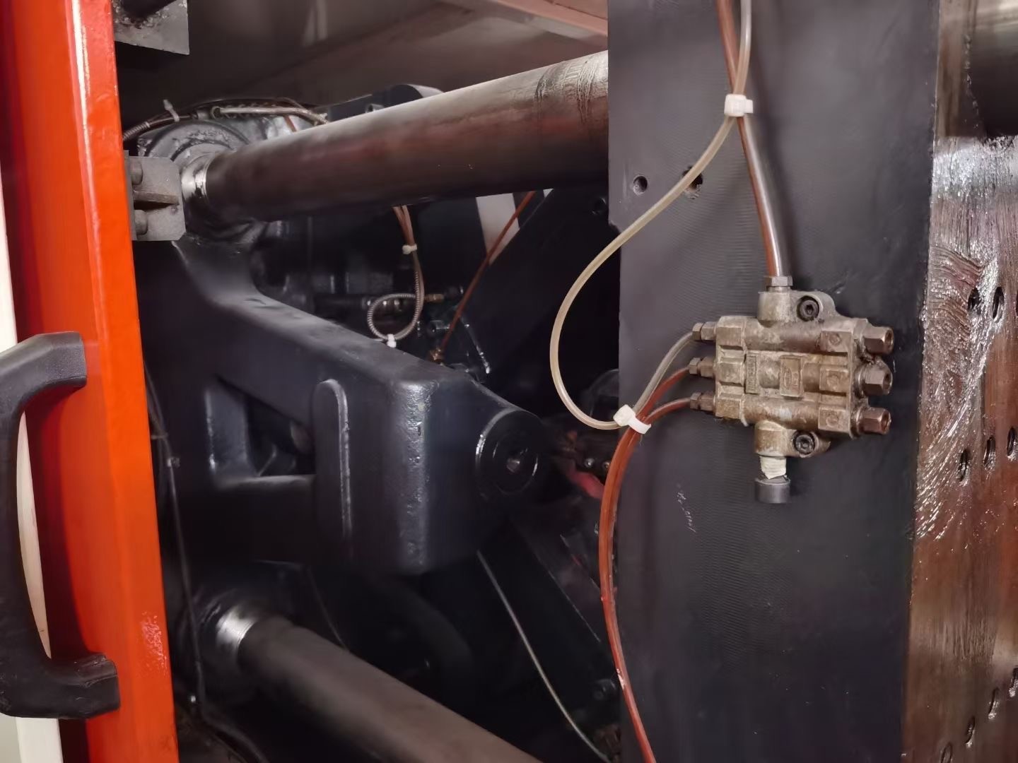 Variable Pump Plastic Injection Molding Equipment Used 150 Ton Injection Molding Machine
