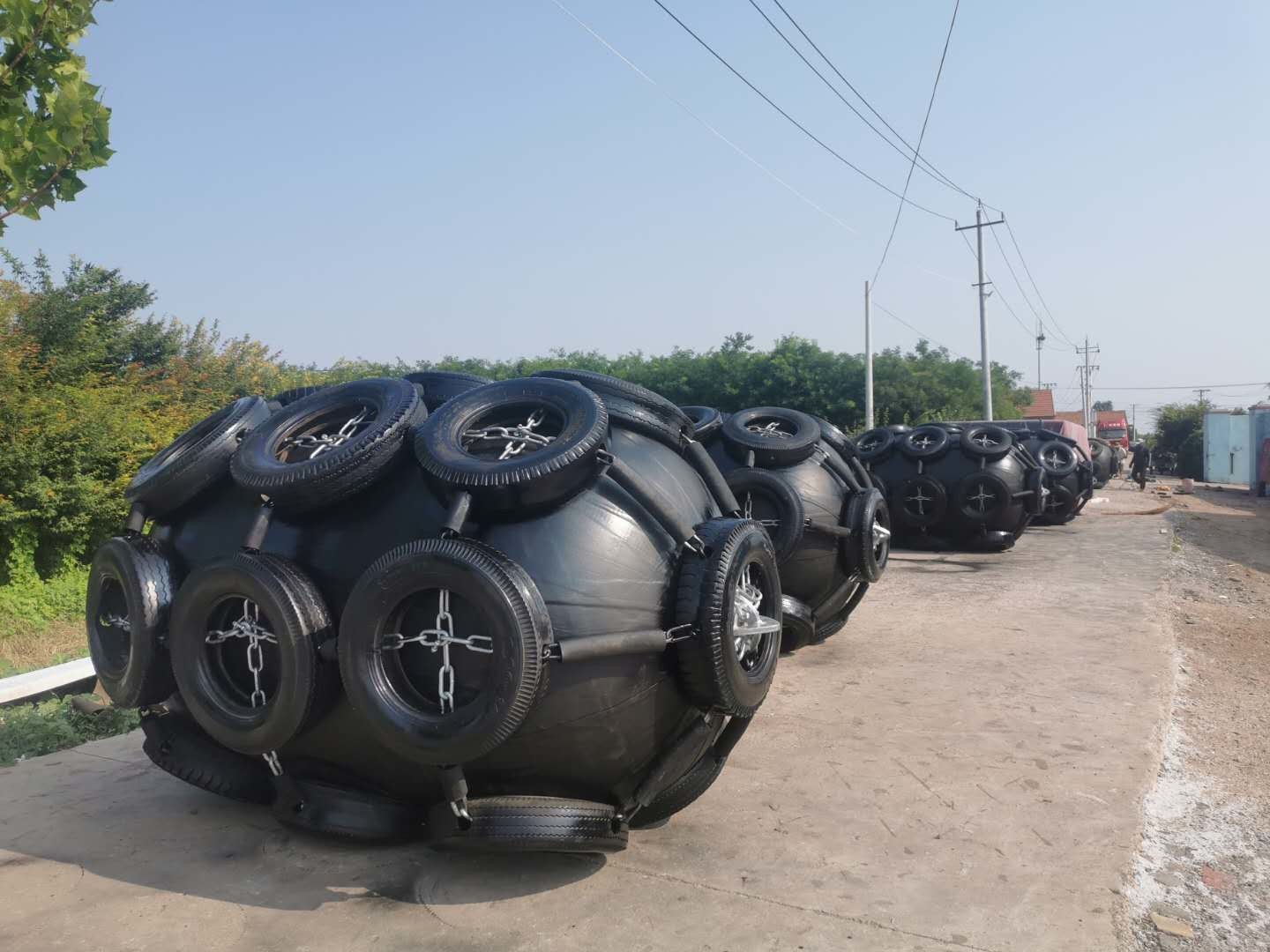 Customized Natural Pneumatic Marine Fender Durable With Chain And Tire Net