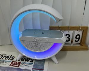 China Plastic Wireless Charger Bluetooth Speaker 860g Product Weight wholesale