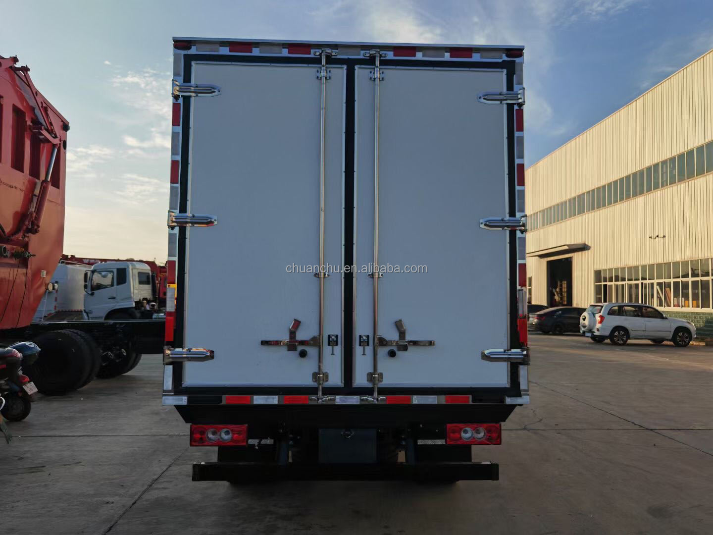 FOTON 4x2 Refrigerated Cold Room Truck Horsepower 150hp Freezer Delivery Truck