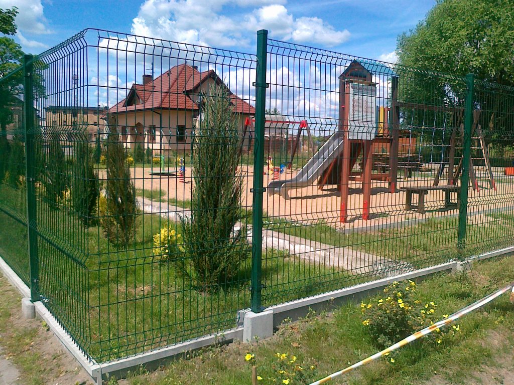 Perennial Sale Horizontal Metal Fence for Rectangle Lawn Iron Fence in Durable Design