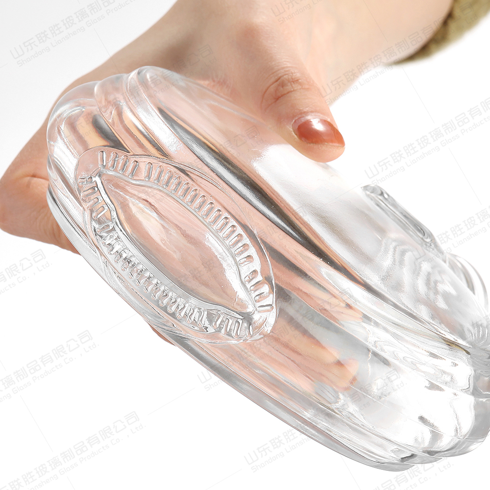 350ml 500ml 700ml Round Glass Liquor Decanter with Hot Stamping and Engraved Glass Lid
