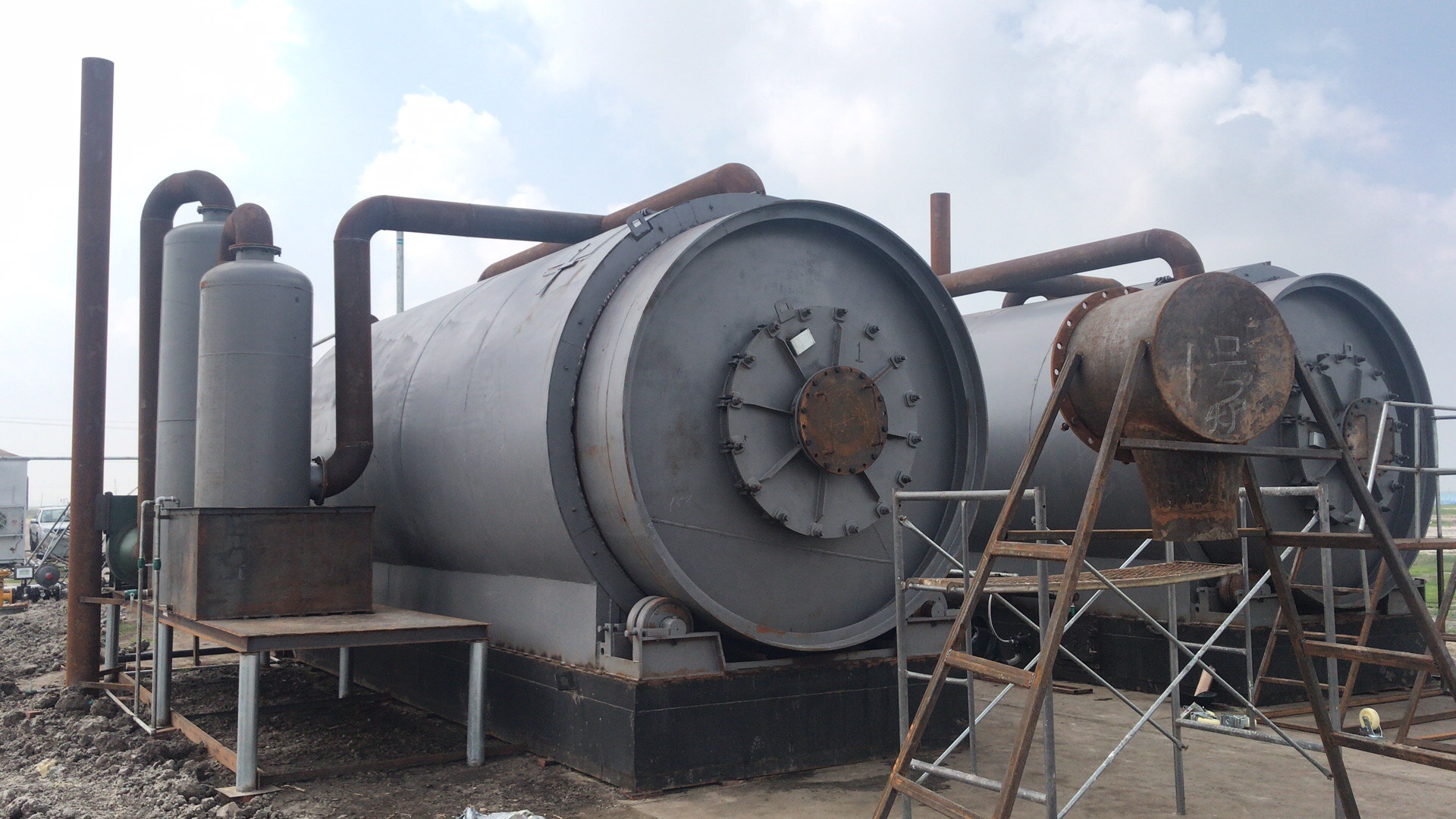 Engineer Guided Installation Pyrolysis Plant for Recycle Waste Tire Tyre Plastic Sludge