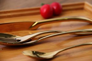 China Wedding Intergrated Forged SGS Luxury Stainless Steel Cutlery wholesale