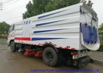 Vacuum Road Sweeping Vehicles With Cleaning Brushes Water Spraying High