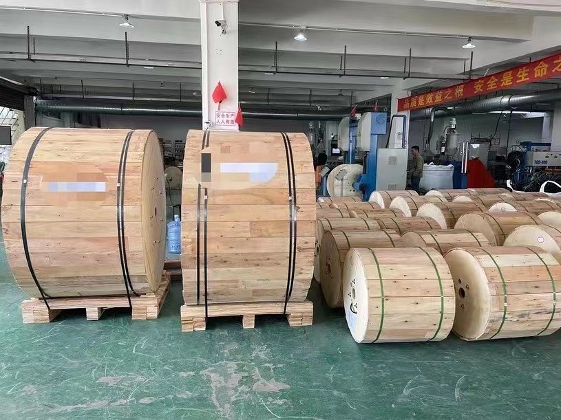 Underground Fiber Optic Cable GYTA33 24 32 36 48 72 96 144 Cores G652D SM Submersible Underwater Cable For Direct Buried Laying