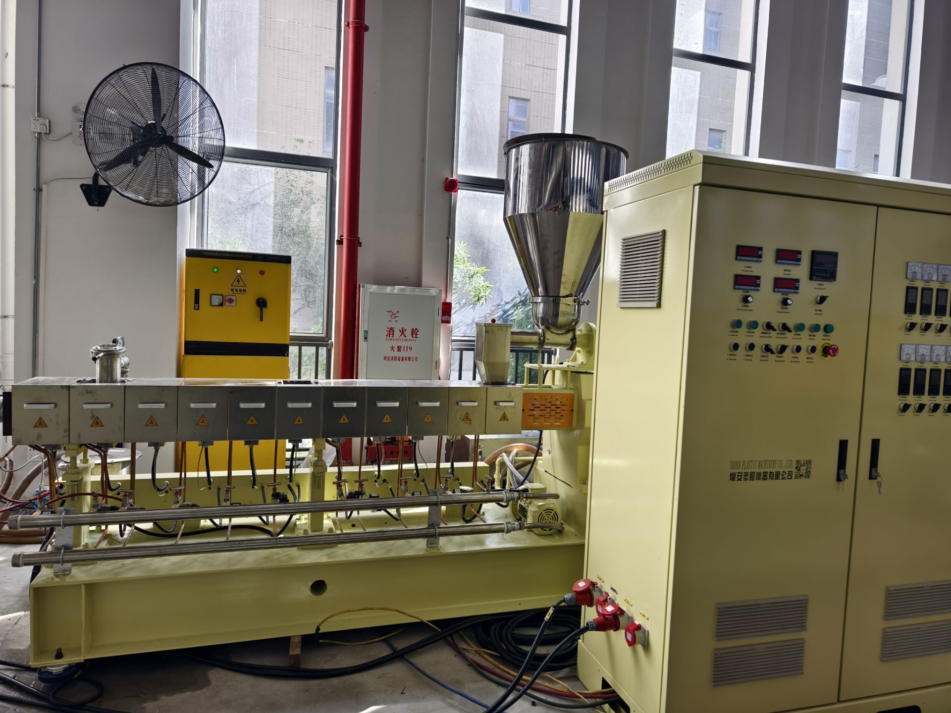 PET Twin Screw Plastic Granules Extruder Machine 100-500kg/Hr Capacity