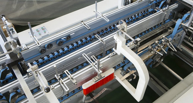 Crash Lock Bottom Folding Gluing Machine 7000kgs For Paperboard