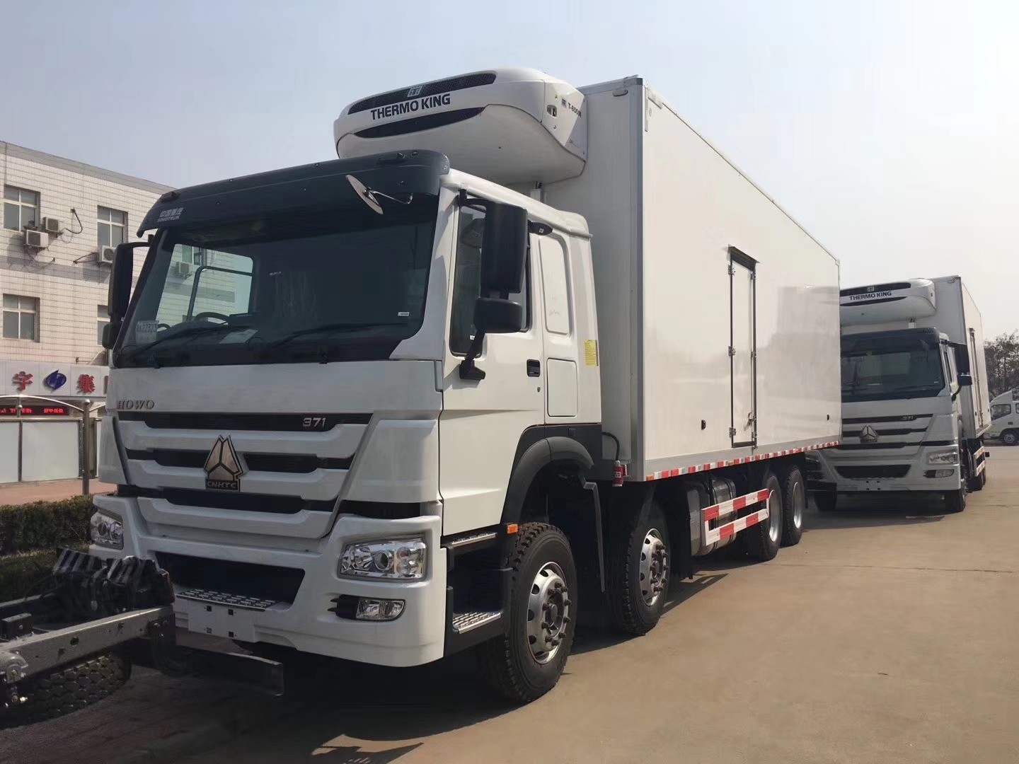 China Tri Axle Freezer Box Truck wholesale