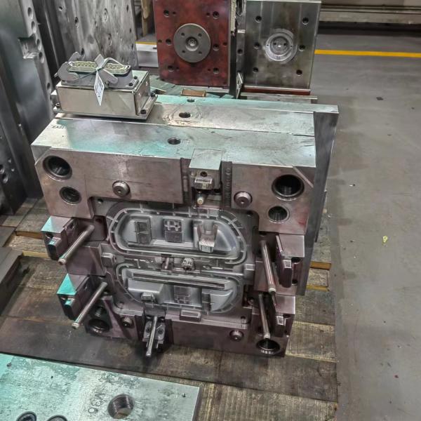 P20 Steel Plastic Injection Tooling with LKM Mold Base and Hot/Cold Runner System