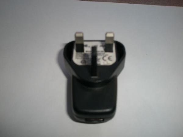 5W white / black 2.8V to 12V, 10ma to 1000mA DC Charger Universal USB Power