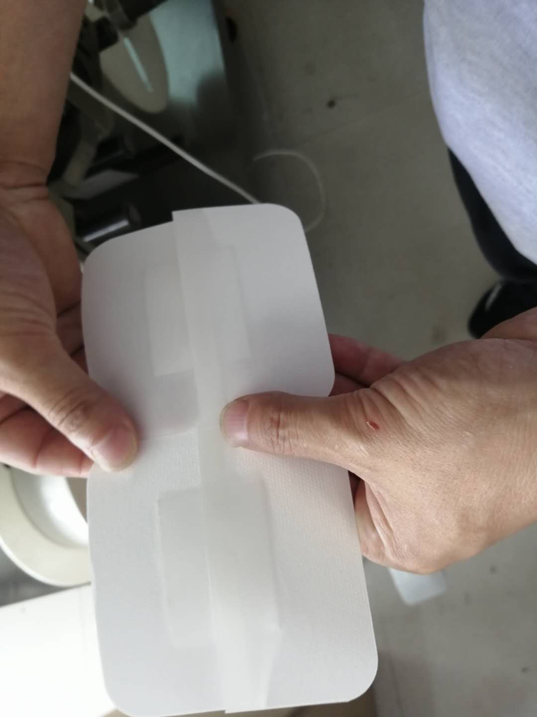 1000 kg Rotary Cutter Type KR-QFT-A Steril Wound Patch Packing Machine for Wound Dressing Plaster