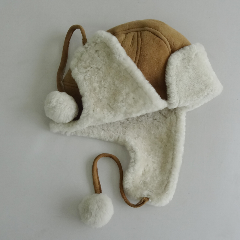 Machine Sewing Shearling Fur Hats For Riding / Hiking With ODM Designs