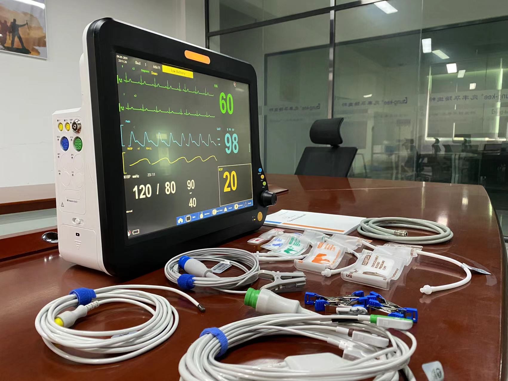 CMS Touch Veterinary Multiparameter Monitor 15 Inch For Animal Surgical