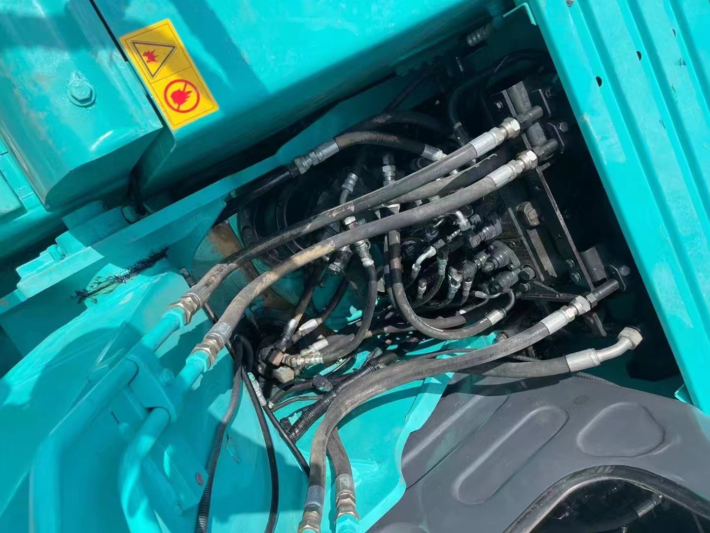 14 Ton Kobelco SK140LC Excavator Used Excavator 2022 Year Original Hydraulic Cylinder