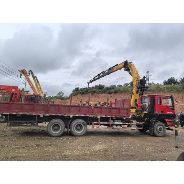 XCMG 16-ton truck-mounted crane, truck crane, excellent quality