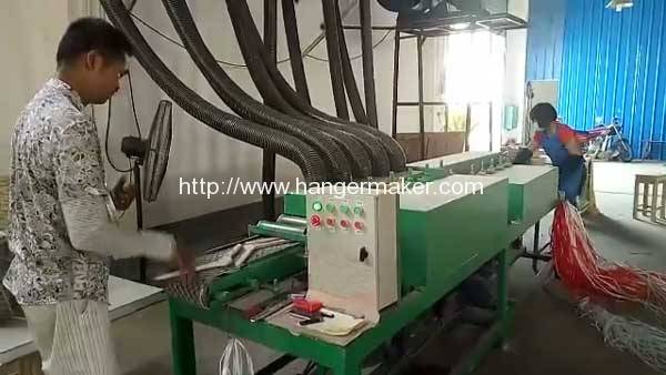 automatic-wooden-hanger-polishing-machine-before-painting