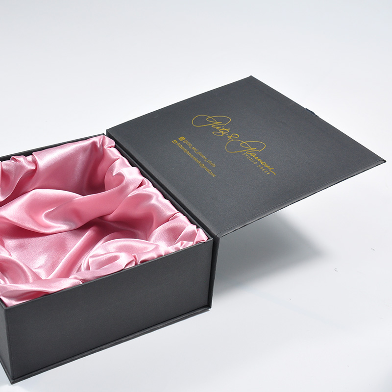 CMYK 800gsm Flap Gift Box With Ribbon Closure