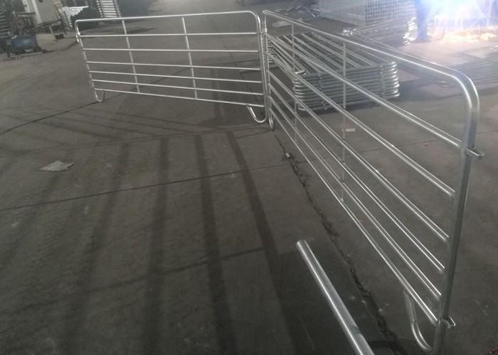 6 Rails Galvanized Steel Sheep Fence / Metal Cattle Fence For Rural Farm
