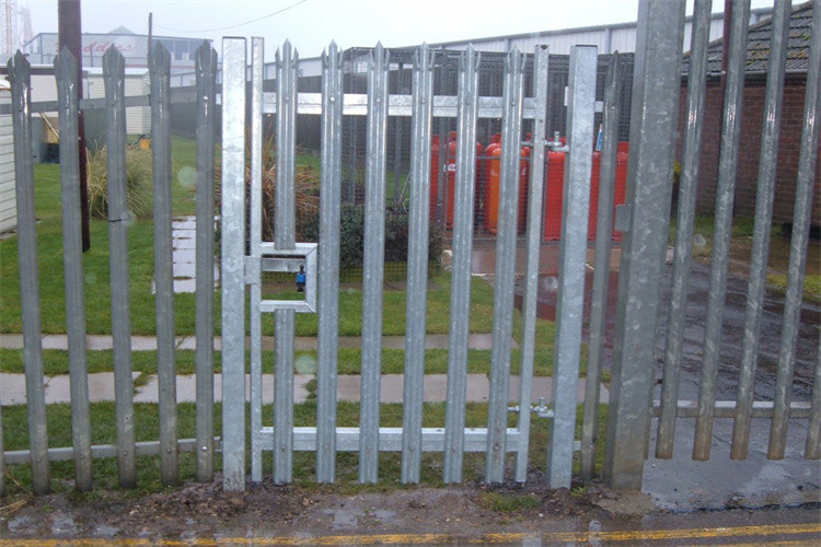 Heavy Duty UK Market W Pale Galvanized Coated Black Steel Palisade Fencing Round Shape