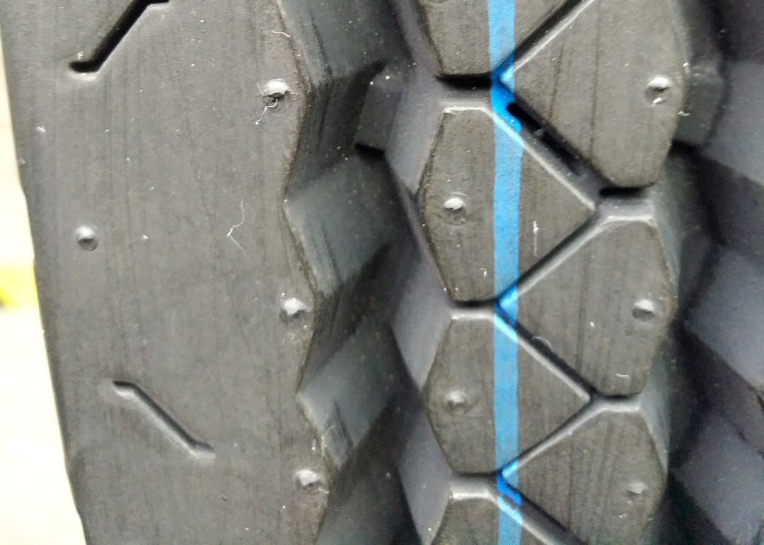 Well Handling Truck Bus Radial Tyres 7.00R16LT Four Main Zigzag Grooves Design