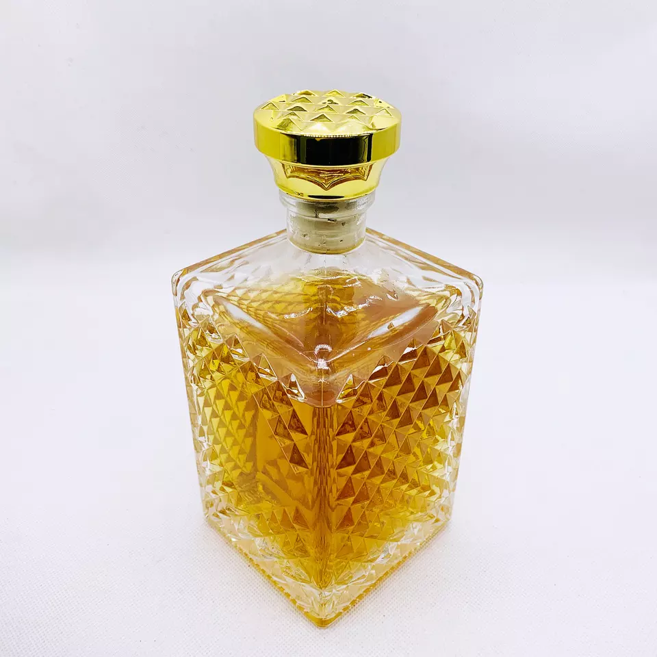 Body Material Glass Bottle for High Grade Gin Vodka Whisky Unique Design