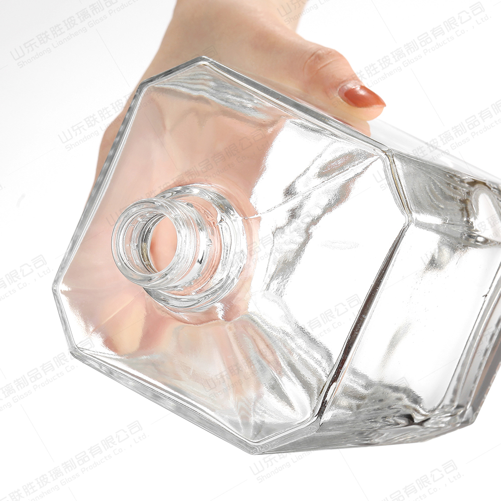 Yuncheng 500ml Miniature Glass Bottles for Whisky Liquor Healthy Lead-free Material