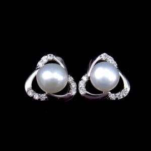 China Fancy Real 925 Silver Freshwater Pearl Stud Earrings Triangle Shaped wholesale