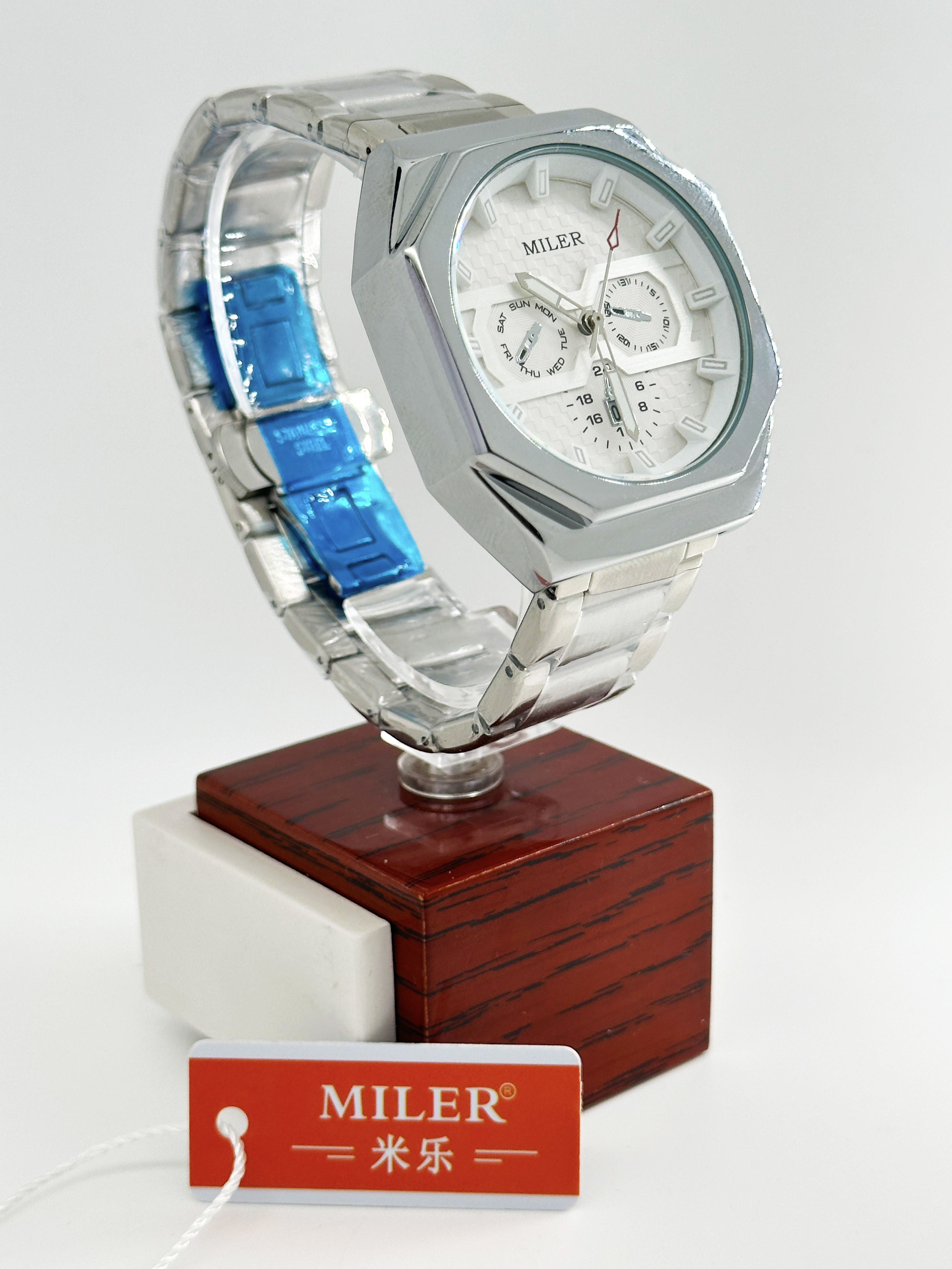 Wholesale Watch Men′s Scale Three Eyes Six Hands Waterproof Quartz Watch