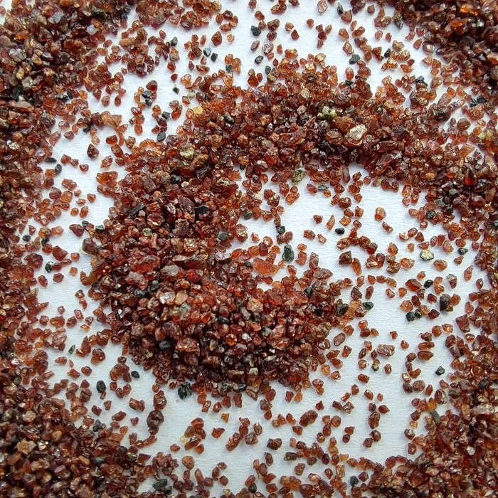20-40 mesh Garnet Sand for Sandblasting: Natural Abrasive medium, Mohs 7.0-7.5, Sa2.5-3