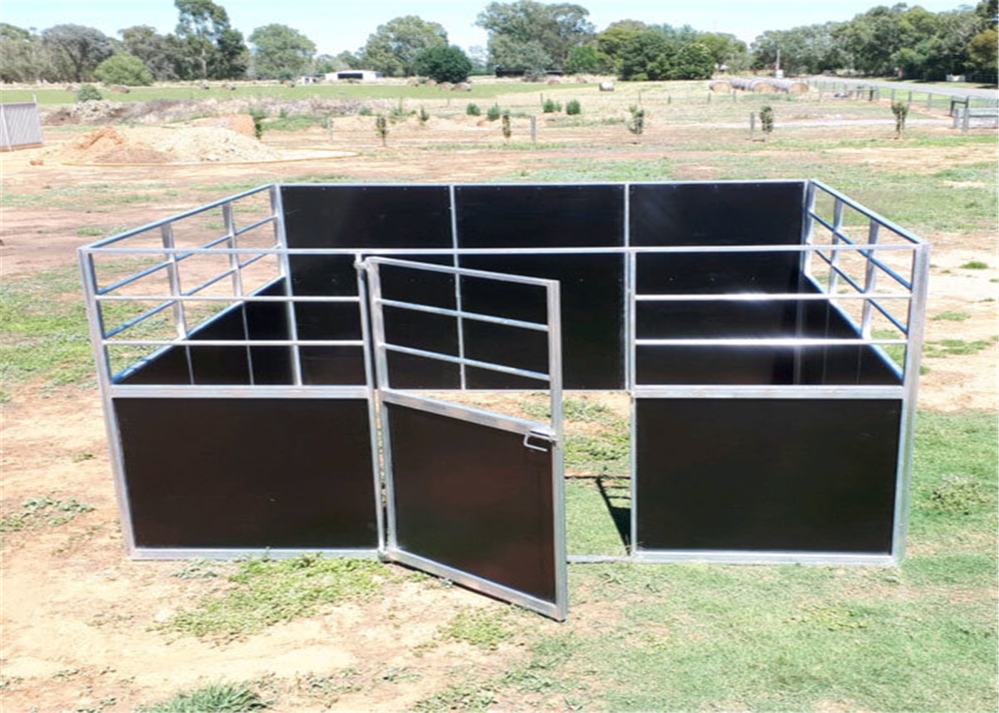 temporary horse stable with roofing 2200mm x 3600mm