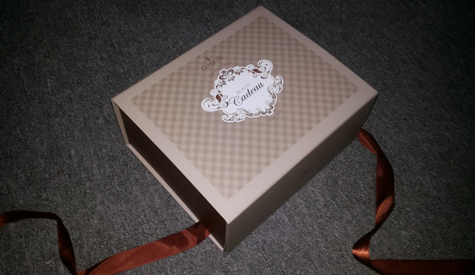Beautiful design customized rigid paper folding packaging box with silk ribbon on the 2 sides