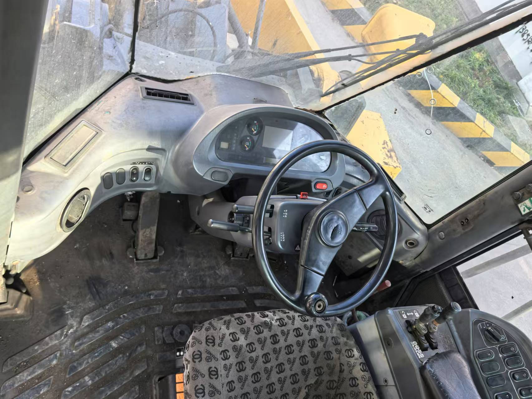 Used Komatsu WA500-6 Wheel Loader Heavy-Duty Front Loader Exported from China